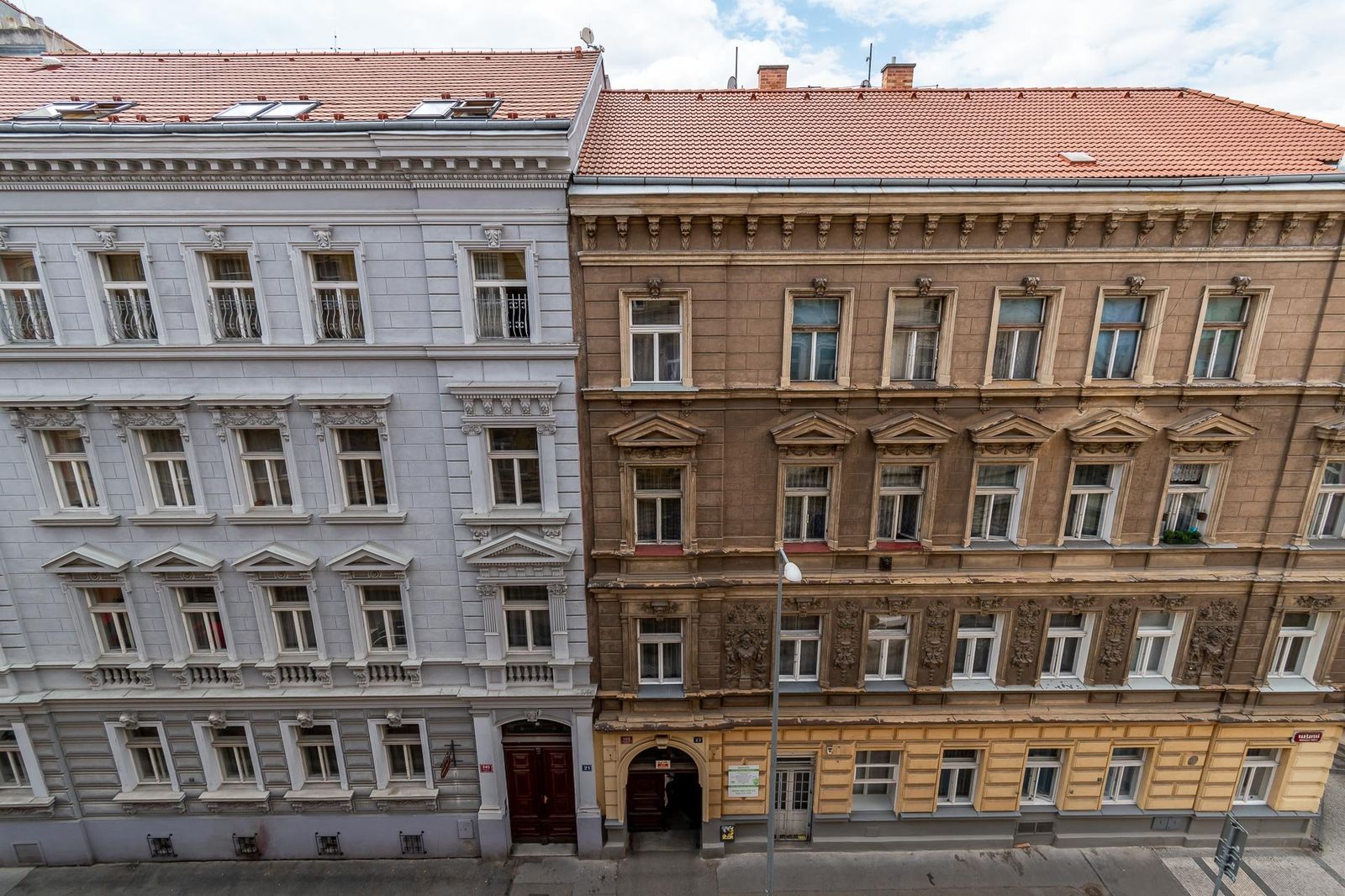Varšavská 24, Vinohrady — secesní fasáda